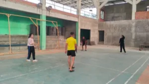 Satgas TMMD ke-121 Bersama Mahasiswa Gelar Kegiatan Olahraga di Desa Sukamaju untuk Menjaga Kebugaran