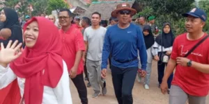 Dansatgas TMMD Kodim 0415/Jambi Berbaur Bersama Masyarakat dalam Jalan Sehat