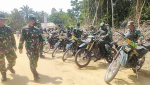 Danrem 042/Garuda Putih Tinjau Jalan Baru TMMD ke-121 dengan Sepeda Motor