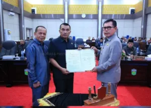 6 Fraksi DPRD Kota Sungai Penuh Sepakati RANPERDA APBD-P Tahun 2024 Menjadi PERDA