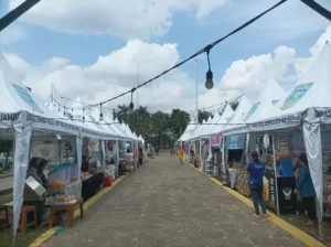 Pameran 58 Karya Desain Motif Batik dan 38 Bazaar UMKM di Festival Keris Siginjai