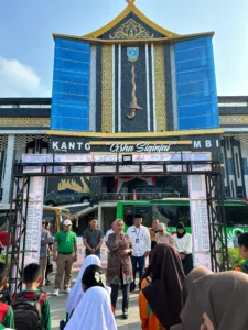 PJ Wali Kota Jambi Lepas Wisata Sejarah Festival Keris Siginjai