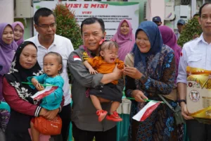 Al Haris Serahkan Bantuan Dumisake Bernilai Miliaran Rupiah Bagi Warga Batanghari