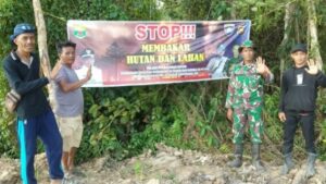 Babinsa Koramil 415-05/Sengeti Intensifkan Patroli Karhutla di Muaro Jambi