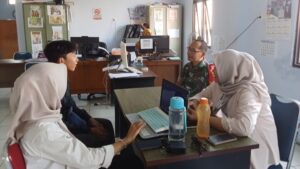 Antisipasi Kerawanan Pilkada, Babinsa Tanjung Pasir Perkuat Komunikasi Sosial