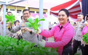 Kapolda Jambi Beserta Ketua Bhayangkari Panen Perdana dan Tebar Bibit Ikan