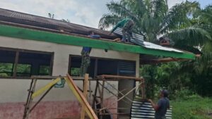 Satgas TMMD dan Warga Bersama Wujudkan Madrasah Nyaman untuk Anak-Anak di Teluk Kuali