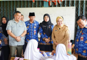 Bersama Gubernur Jambi, Ketua DPRD Kota Jambi Tinjau Makan Bergizi Gratis