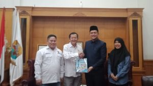 Komisi Informasi Jambi Serahkan Laporan Kinerja Tahun 2024 ke Ketua DPRD Jambi