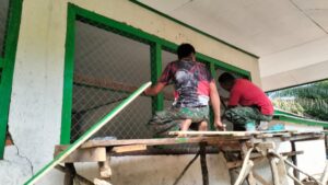 Satgas TMMD ke-123 Kodim 0416/Bute Pasang Kawat Jendela di Madrasah Ibtidaiyah Desa Teluk Kuali