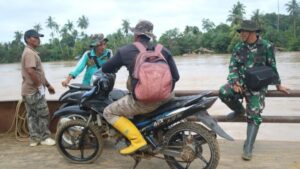Pelda Rudi Sosialisasikan Rekrutmen TNI kepada Warga di Lokasi TMMD Ke-123