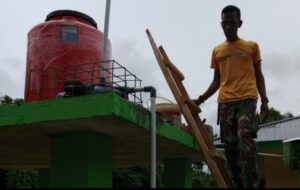 Satgas TMMD Ke-123 Kodim 0416/Bute Pasang Mesin Air di MCK Madrasah Ibtidaiyah Nurul Falah