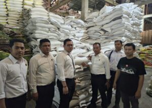 Pastikan Stock Kedelai dan Gula Pasir, Satgas Pangan Ditreskrimsus Polda Jambi Sambangi Toko dan Distributor