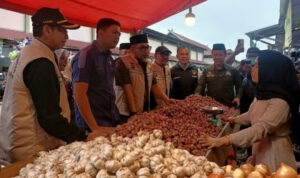 Dampingi Sekda, Ketua DPRD Provinsi Jambi Pantau Harga Jelang Ramadan 2025