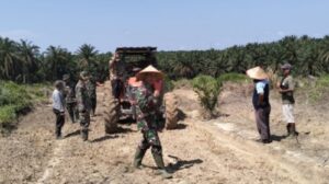 Pos Koramil Sungai Bahar dan Warga Tanam Padi Gogo di Lahan Replanting