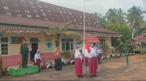 Babinsa Koramil 415-03 Tembesi Tanamkan Semangat Nasionalisme di SDN 63/1 Simpang Karmeo