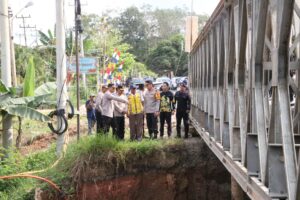 Kunker ke Jujuhan, Kapolda Jambi Tinjau Jembatan Bailey, Pospam dan Kesiapan PSU