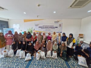 Bank Mandiri Taspen dan KMI Salurkan Sembako dan Santunan di Merangin