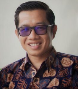 Opini Publik: Cermin yang Terus Bergerak