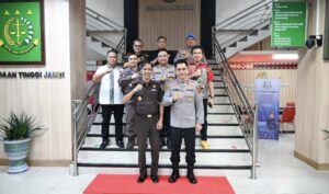 Sambangi Kajati Jambi, Polda Jambi Perkuat Hubungan Baik