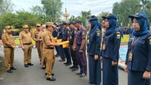Kadis PUPR Jambi Dampingi Gubernur Serahkan SK PTT Dinas PUPR