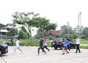 Kapolda Jambi Irjen Pol Krisno Isi Hari Libur Joging kelilingi Taman Rimba