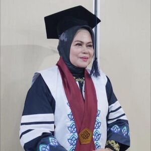 3 Tahun Berjuang Ikuti Pendidikan S3,  Hj Elviana Raih Gelar Doktor dari UIN STS Jambi