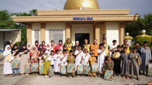 Ditpolairud Polda Jambi Bagikan Peralatan Sekolah ke Anak-anak Pulau Pandan