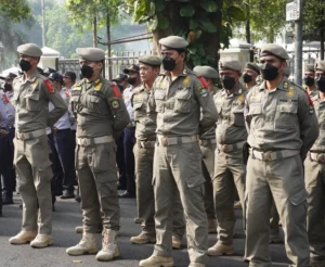 Di Balik Seragam Gagah, Ada Derita yang Terabaikan