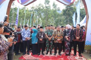 Disambut Antusias Warga, Danrem 042/Gapu Bersama Gubernur Jambi Hadiri Peringatan Harganas Ke-32 di Kerinci