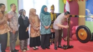 Lagi, Bupati H M Syukur Bersama Istri, Lauching Sekolah Lansia