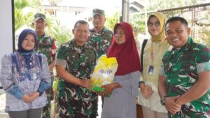 TNI dan Bulog Bersinergi Salurkan Bantuan Pangan SPHP 2025 di Tanjab Barat