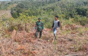 Cegah Karhutla, Babinsa Koramil 417-07/Kayu Aro Sertu Kardesal Rutin Patroli Wilayah