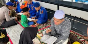 Belajar di Perpustakaan Terapung Ditpolairud Polda Jambi