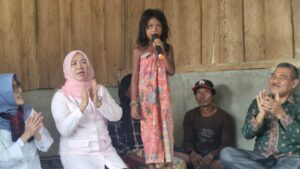 Sentuhan Kasih Bunda Hesti  “Membangun Mimpi” Anak SAD di Batanghari