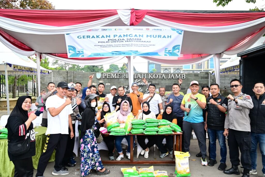 Polda Jambi Gelar Gerakan Pangan Murah di Kawasan Tugu Keris