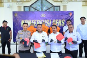 Polisi Bekuk 3 Pelaku dan Emas Ilegal Seberat 1,7 Kilogram