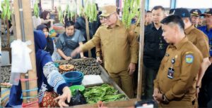 Wako Alfin Tinjau Pasar Tanjung Bajure, Ajak Pedagang Jaga Kebersihan