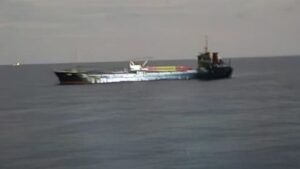 Bakamla RI KN Pulau Nipah-321 Evakuasi Kapal MV Leann Yang Terbakar