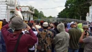 Ratusan Massa SPI Unjuk Rasa ke Pemkab Tebo Ajukan 6 Tuntutan