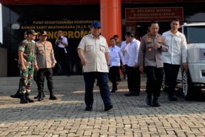 Presiden RI Didampingi Kapolri Jenguk Personel Polri Korban Kerusuhan Aksi Unjuk Rasa