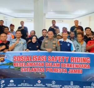 Satlantas Polresta Jambi Bersama Jasa Raharja Sosialisasi Keselamatan Berlalu Lintas kepada Sopir Ambulans