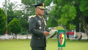 Irdam XX/TIB Pimpin Upacara HUT Ke – 80 TNI di Lapangan Kantor Gubernur Jambi