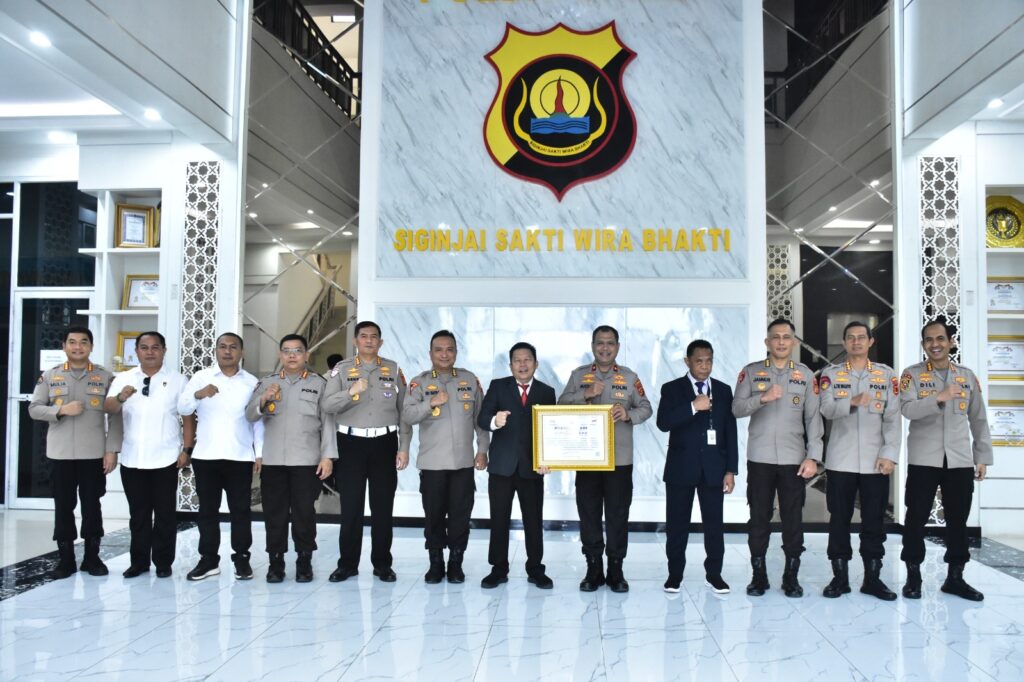 Kapolda Jambi Dapat Penghargaan Presisi Award dari Lemkapi