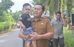 Ketika Bupati Menjadi “Super Hero” Jalan Raya