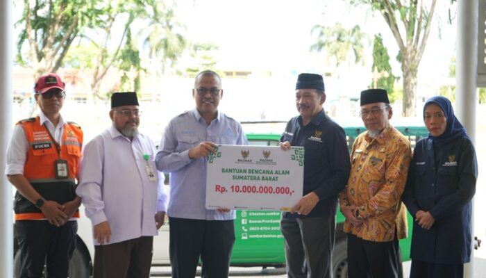 Peduli Bencana Sumbar, Baznas RI Salurkan Bantuan Rp10 Miliar dan Satu Unit Mobil Hilux