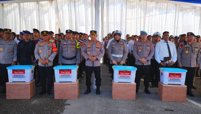 Wujud Empati, Kapolri Beri Bantuan kepada Anggota Polri Korban Bencana di Sumbar