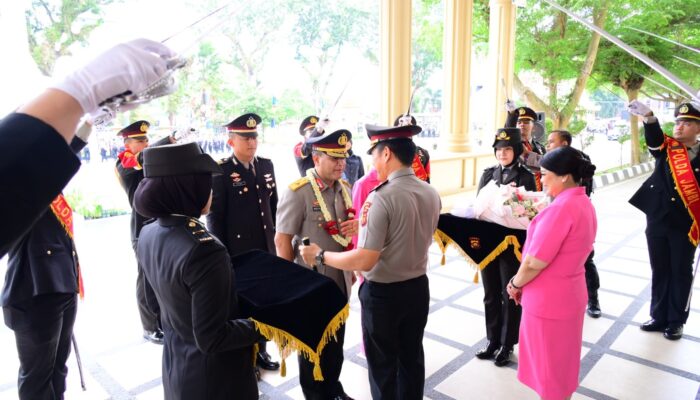 Kapolda Jambi Pimpin Langsung Pelepasan Wakapolda dalam Tradisi Penuh Makna