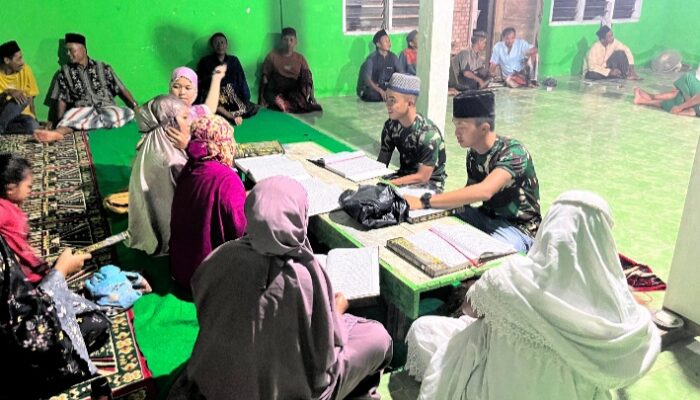 Satgas TMMD 127 Kodim 0415/Jambi Perkuat Iman dan Silaturahmi Lewat Tarawih Bersama Warga