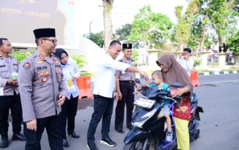 Wujudkan Polri Humanis, Ditreskrimsus dan Bidhumas Polda Jambi Gelar Giat Berbagi Takjil